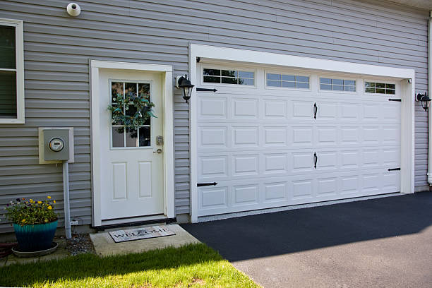 24/7 Emergency Garage Door Panel Replacement experts in Paramount-Long Meadow, MD